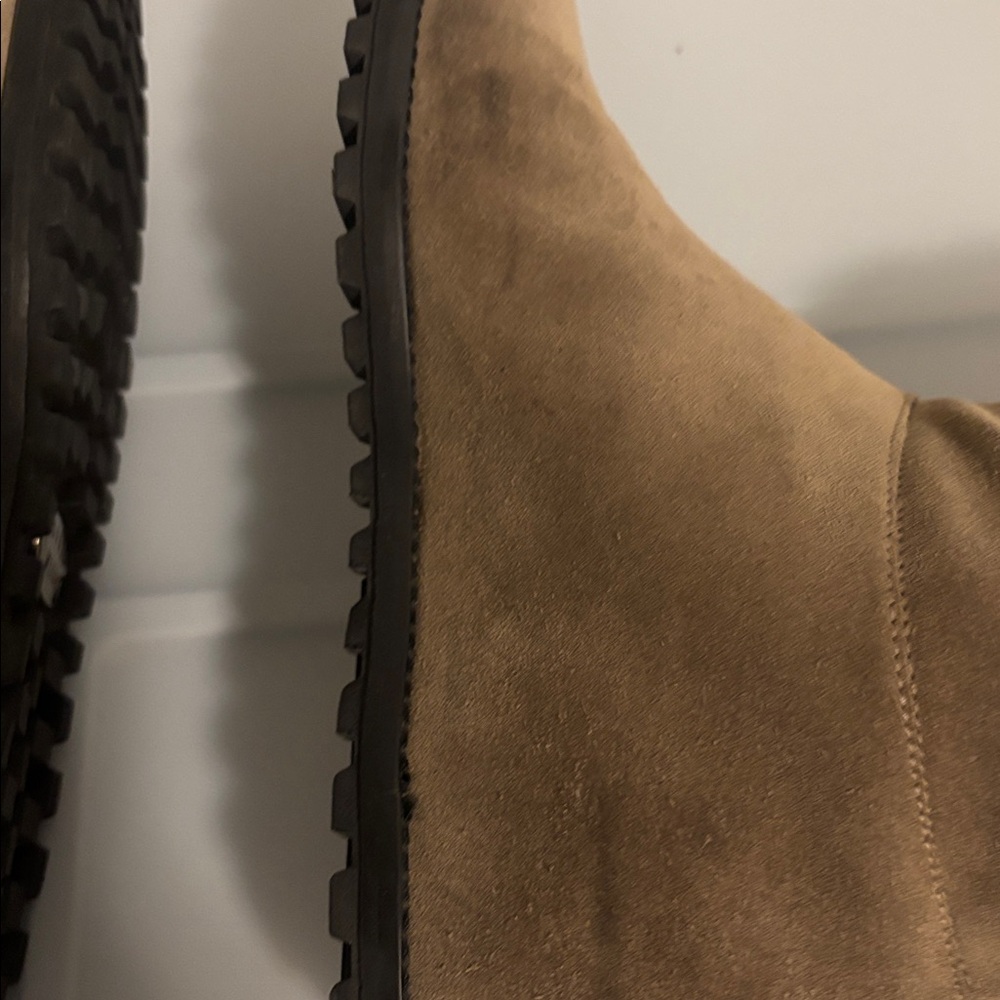 Stuart Weitzman Taupe Suede hidden wedge Tassel Boots SZ 8N w/faux fur lining - Picture 8 of 11